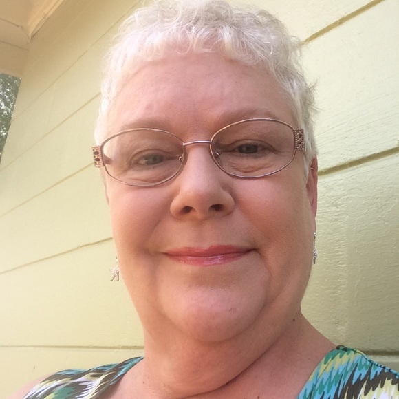 Meet your Posher, Lydia - Picture 2 of 7